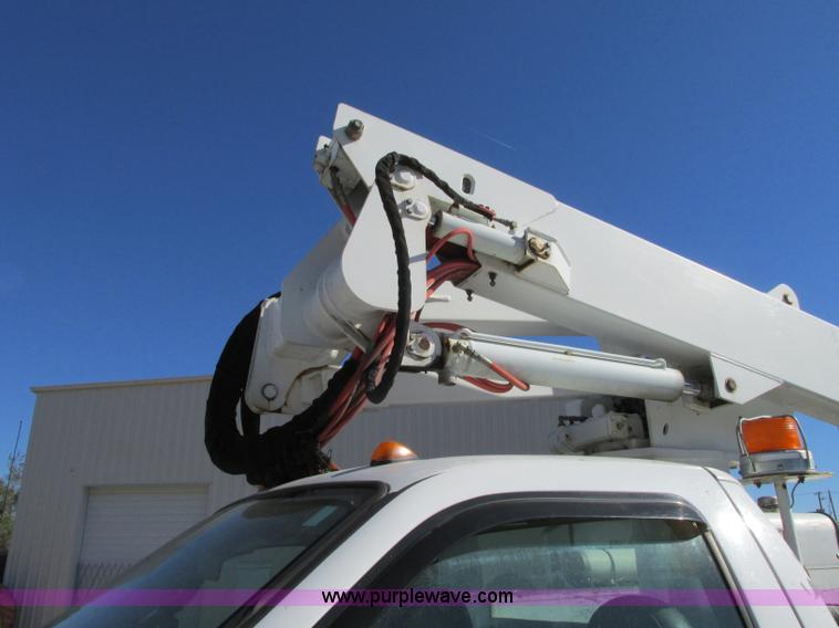 image for item J8748 2003 Ford F450 Super Duty XL bucket truck