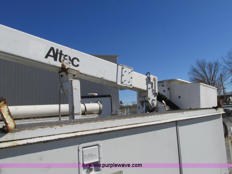 image for item J8748 2003 Ford F450 Super Duty XL bucket truck