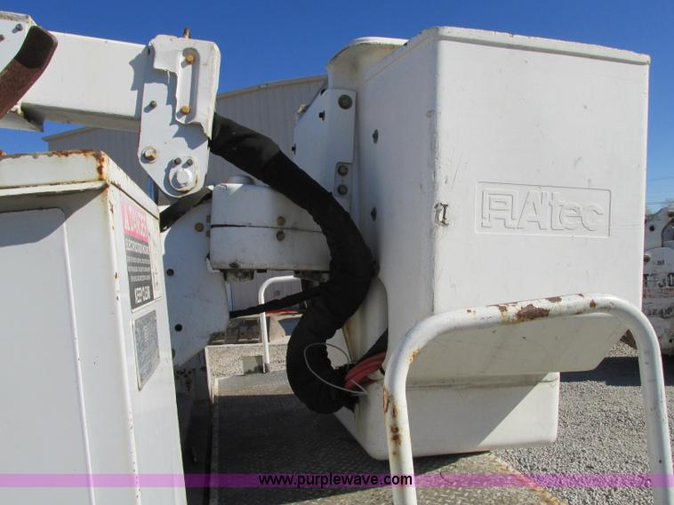 image for item J8748 2003 Ford F450 Super Duty XL bucket truck