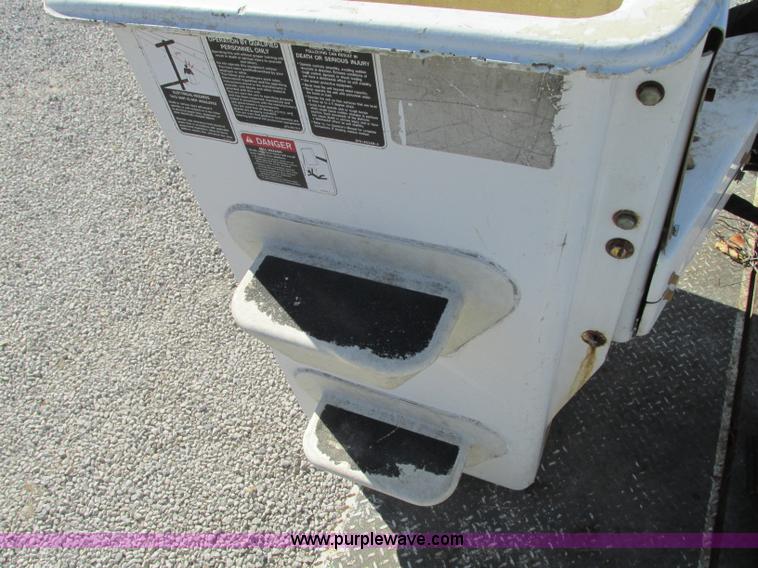 image for item J8748 2003 Ford F450 Super Duty XL bucket truck