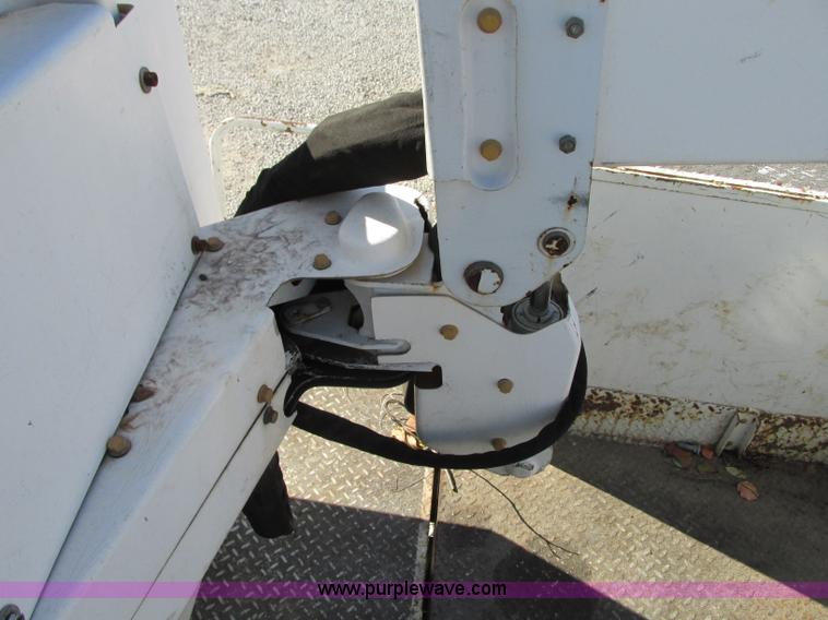 image for item J8748 2003 Ford F450 Super Duty XL bucket truck