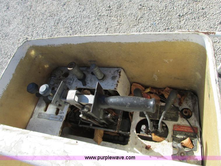 image for item J8748 2003 Ford F450 Super Duty XL bucket truck