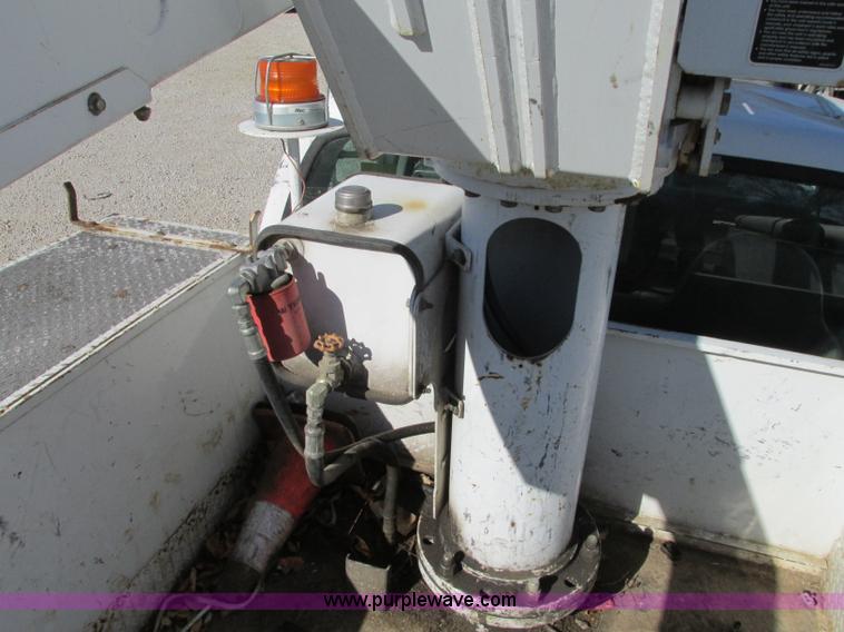 image for item J8748 2003 Ford F450 Super Duty XL bucket truck