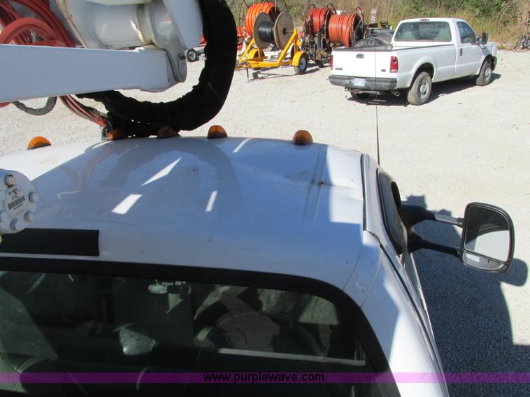 image for item J8748 2003 Ford F450 Super Duty XL bucket truck