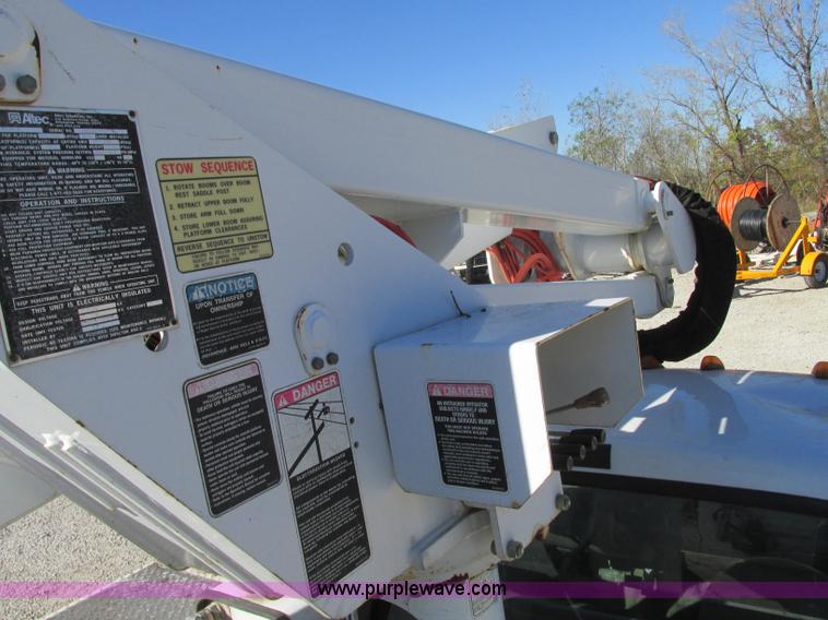 image for item J8748 2003 Ford F450 Super Duty XL bucket truck