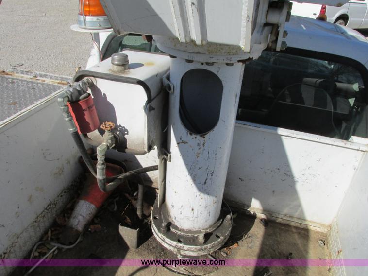 image for item J8748 2003 Ford F450 Super Duty XL bucket truck