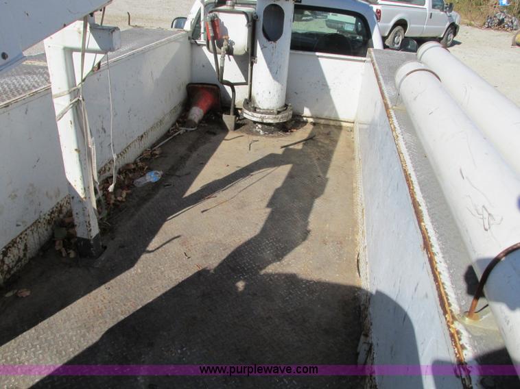 image for item J8748 2003 Ford F450 Super Duty XL bucket truck