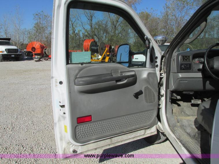 image for item J8748 2003 Ford F450 Super Duty XL bucket truck