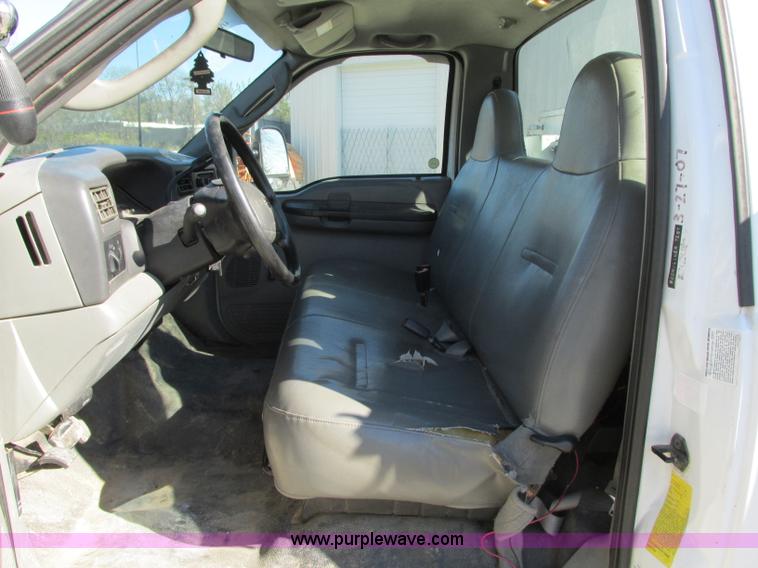 image for item J8748 2003 Ford F450 Super Duty XL bucket truck