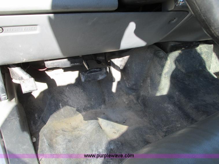 image for item J8748 2003 Ford F450 Super Duty XL bucket truck