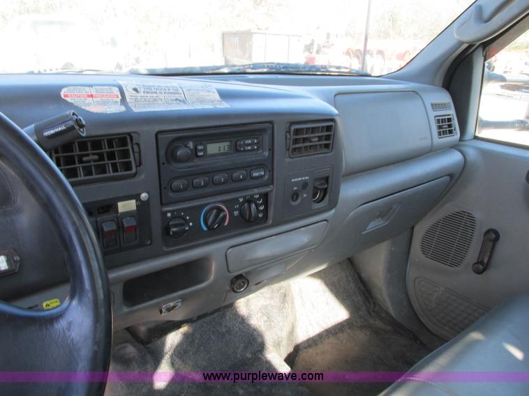 image for item J8748 2003 Ford F450 Super Duty XL bucket truck