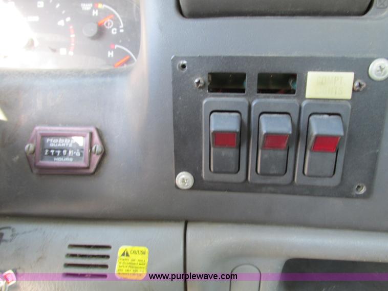 image for item J8748 2003 Ford F450 Super Duty XL bucket truck