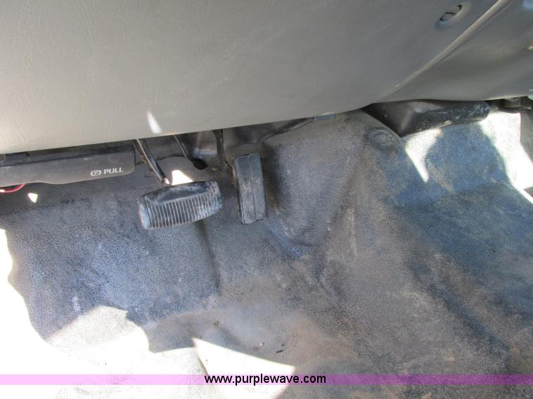 image for item J8748 2003 Ford F450 Super Duty XL bucket truck