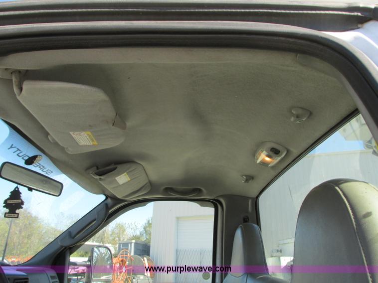 image for item J8748 2003 Ford F450 Super Duty XL bucket truck