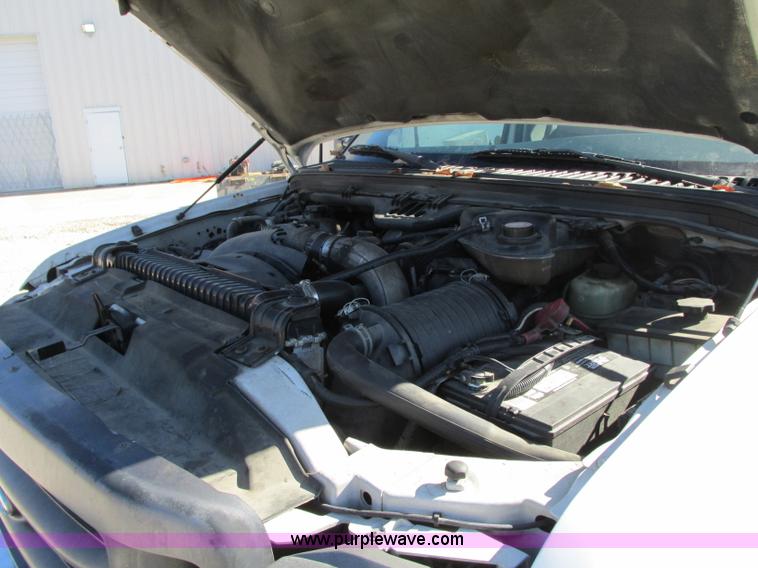 image for item J8748 2003 Ford F450 Super Duty XL bucket truck