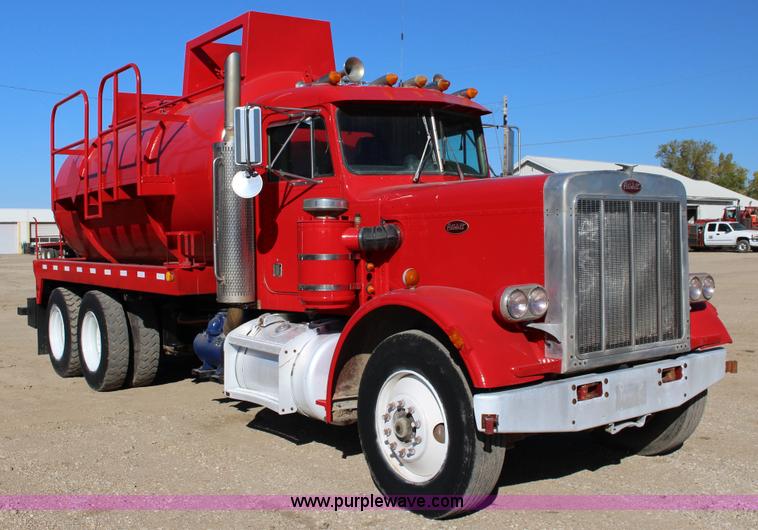 image for item K1243 1982 Peterbilt 359 vacuum truck