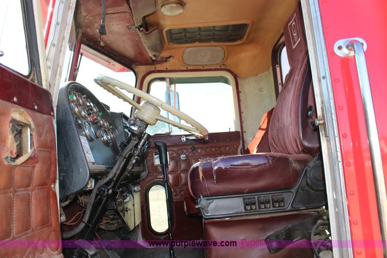 image for item K1243 1982 Peterbilt 359 vacuum truck