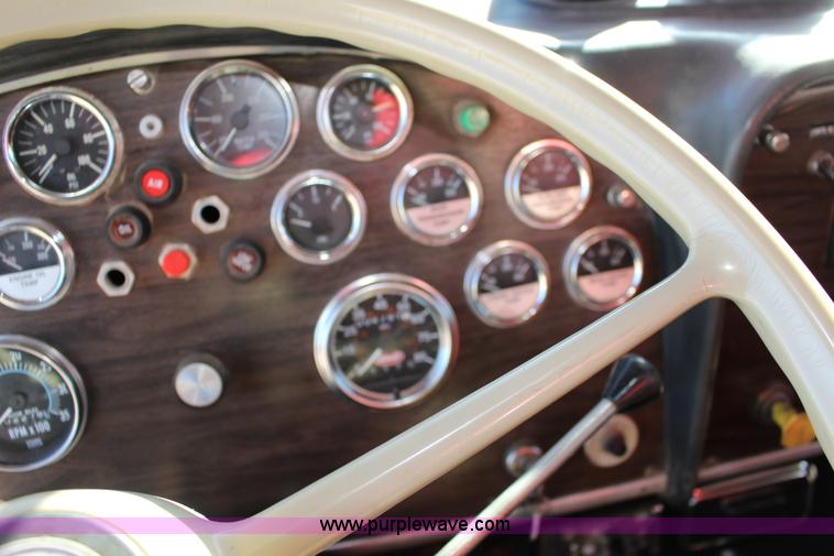 image for item K1243 1982 Peterbilt 359 vacuum truck