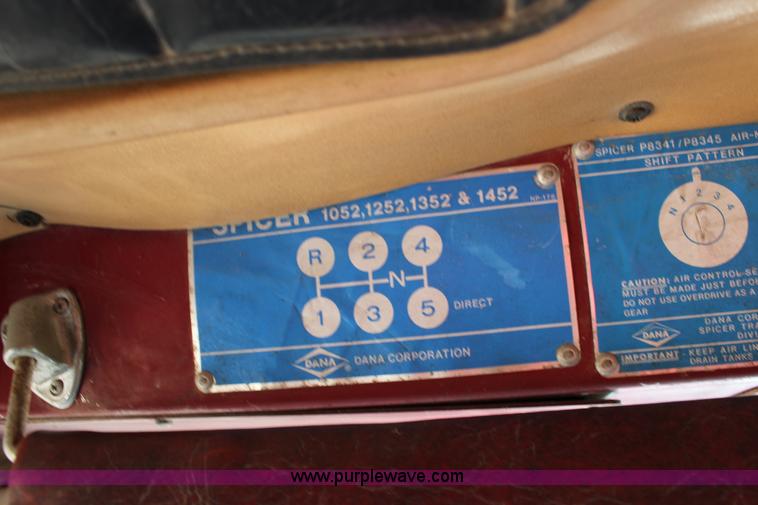 image for item K1243 1982 Peterbilt 359 vacuum truck