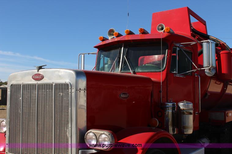 image for item K1243 1982 Peterbilt 359 vacuum truck