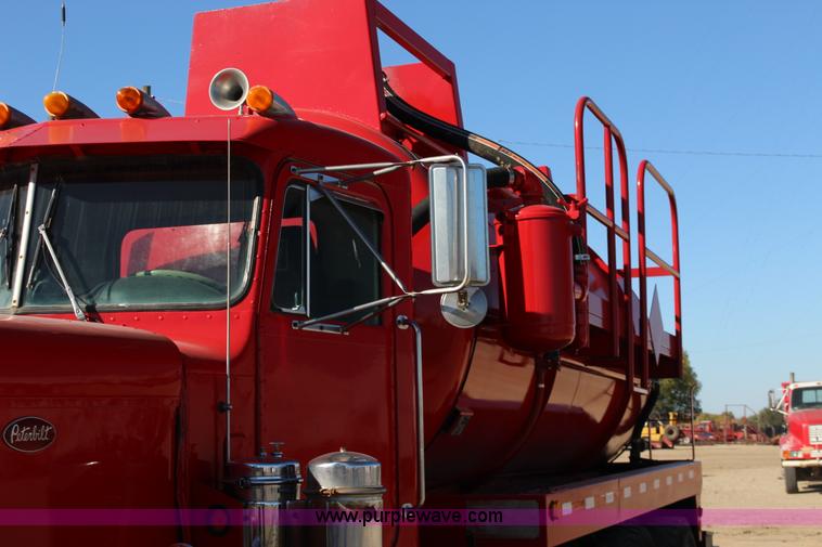 image for item K1243 1982 Peterbilt 359 vacuum truck