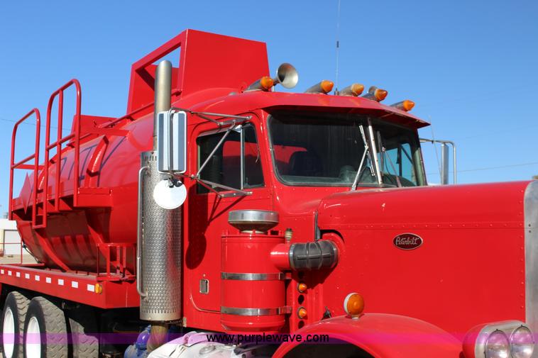 image for item K1243 1982 Peterbilt 359 vacuum truck