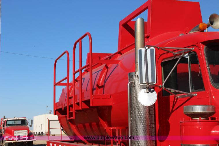 image for item K1243 1982 Peterbilt 359 vacuum truck