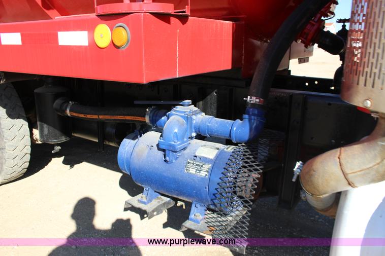 image for item K1243 1982 Peterbilt 359 vacuum truck