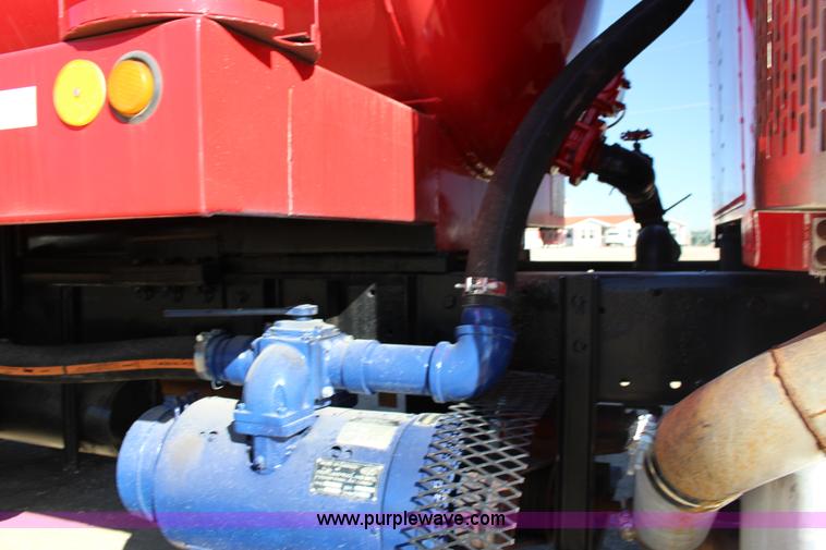 image for item K1243 1982 Peterbilt 359 vacuum truck