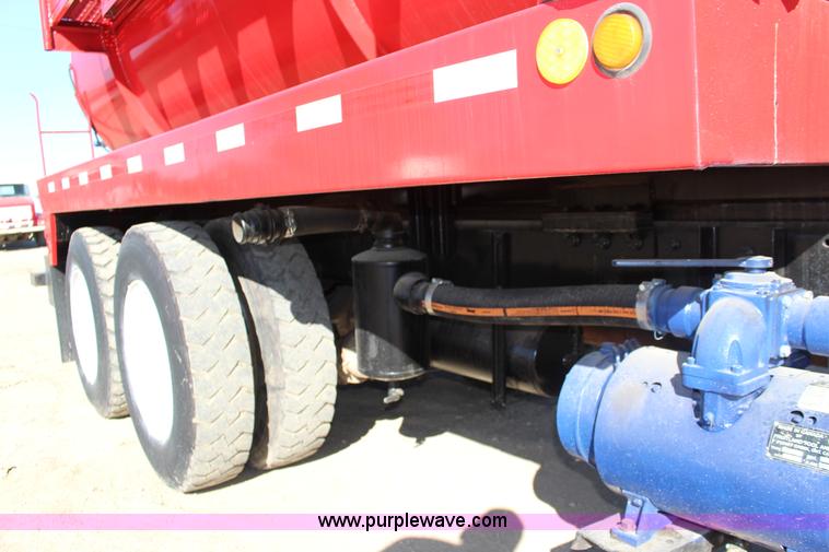 image for item K1243 1982 Peterbilt 359 vacuum truck