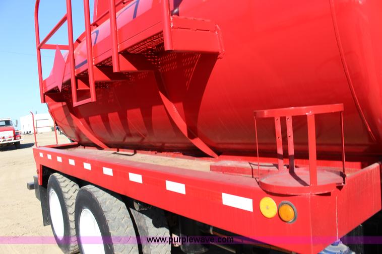 image for item K1243 1982 Peterbilt 359 vacuum truck