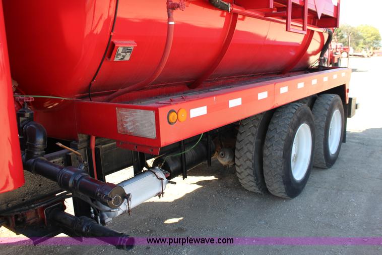 image for item K1243 1982 Peterbilt 359 vacuum truck