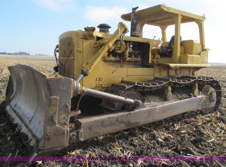 image for item L1817 1972 Caterpillar D8H dozer