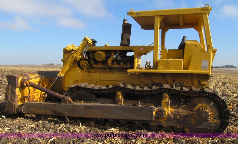 image for item L1817 1972 Caterpillar D8H dozer
