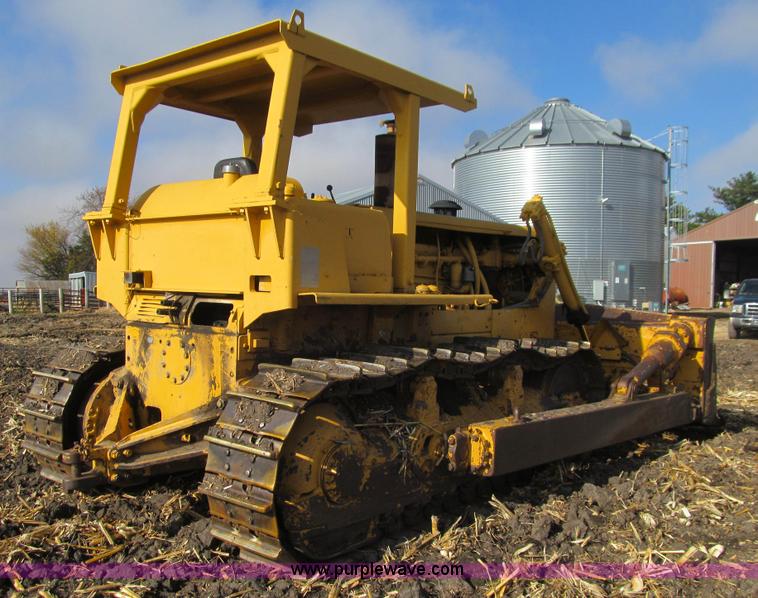 image for item L1817 1972 Caterpillar D8H dozer