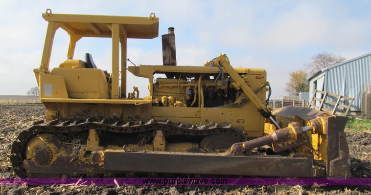 image for item L1817 1972 Caterpillar D8H dozer