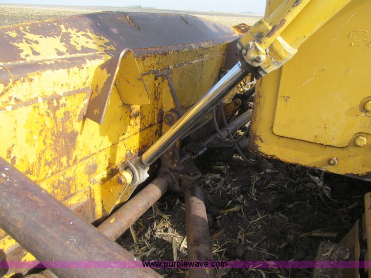 image for item L1817 1972 Caterpillar D8H dozer