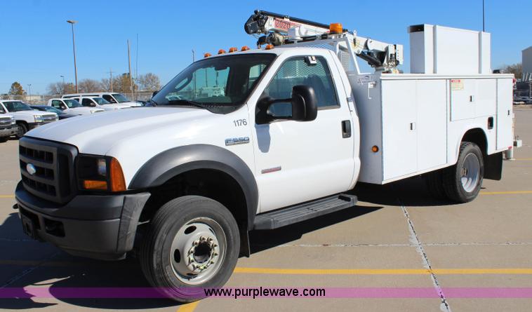 image for item L2385 2007 Ford F550 utility truck with crane