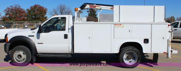 image for item L2385 2007 Ford F550 utility truck with crane