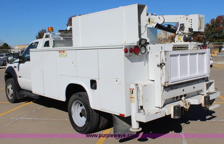 image for item L2385 2007 Ford F550 utility truck with crane
