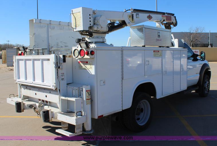 image for item L2385 2007 Ford F550 utility truck with crane