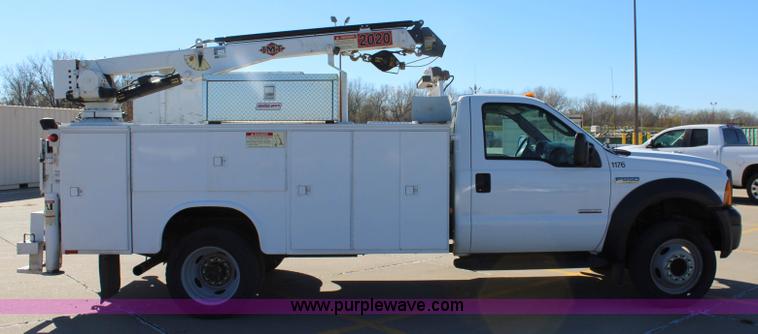 image for item L2385 2007 Ford F550 utility truck with crane