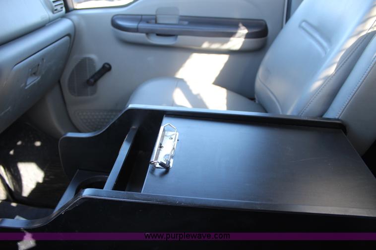 image for item L2385 2007 Ford F550 utility truck with crane