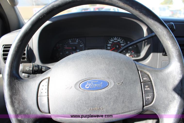 image for item L2385 2007 Ford F550 utility truck with crane