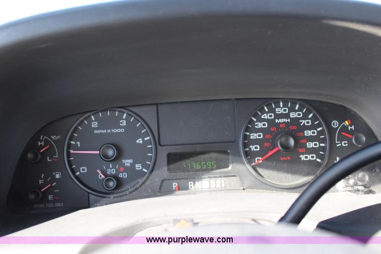 image for item L2385 2007 Ford F550 utility truck with crane