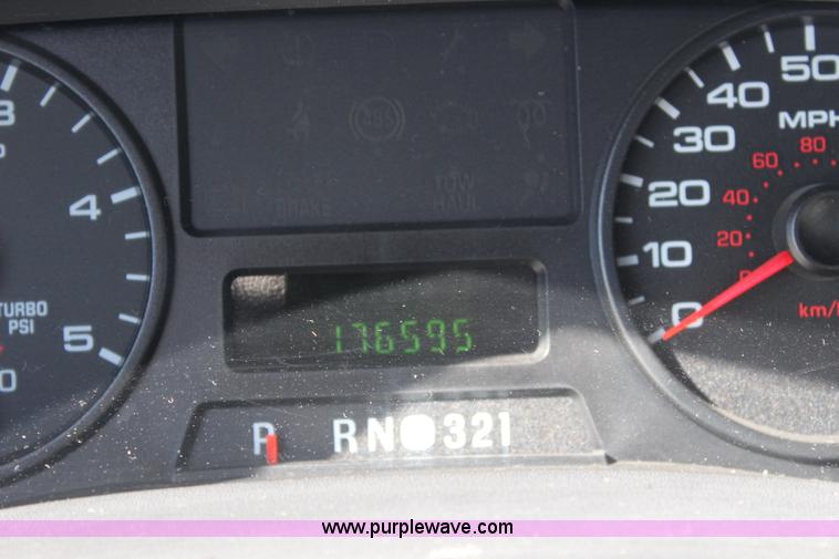 image for item L2385 2007 Ford F550 utility truck with crane