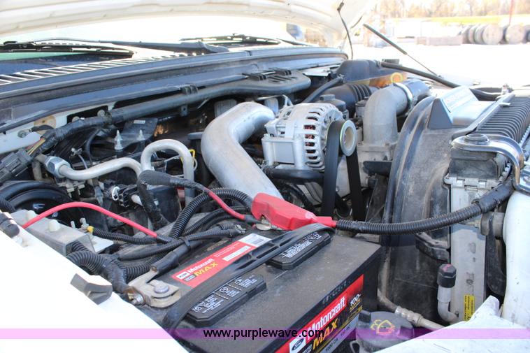 image for item L2385 2007 Ford F550 utility truck with crane