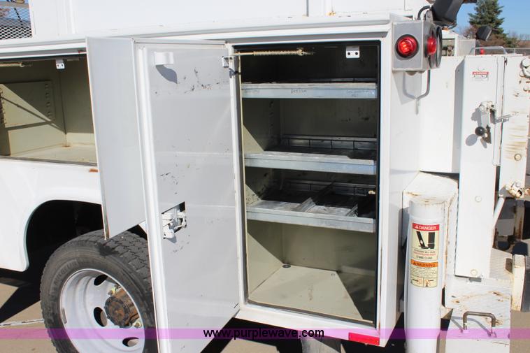 image for item L2385 2007 Ford F550 utility truck with crane