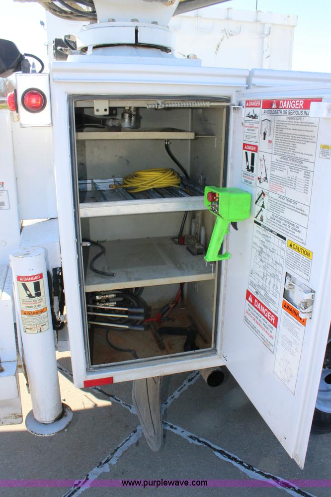 image for item L2385 2007 Ford F550 utility truck with crane