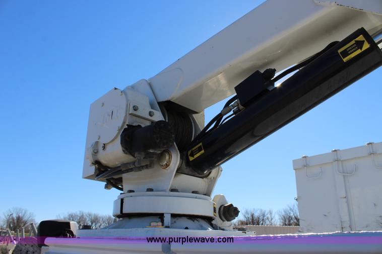 image for item L2385 2007 Ford F550 utility truck with crane